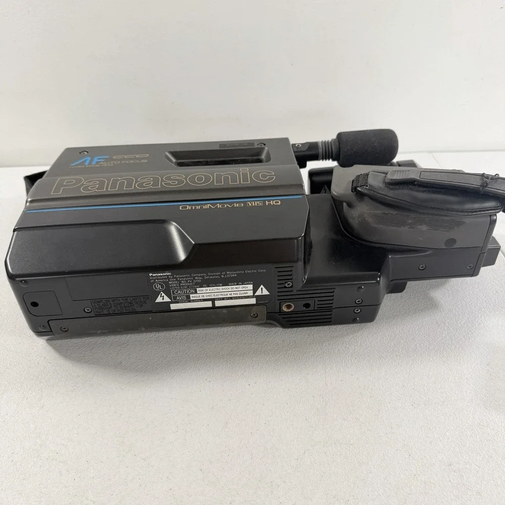 Vintage Panasonic OmniMovie VHS‎ Camcorder PV-320D POWERS ON AS IS READ